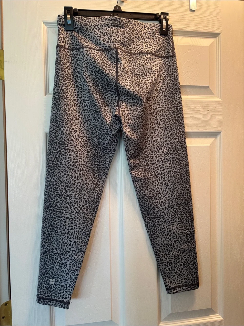 Sweaty Betty EUC Gray Leopard Print High-Waist Leggings 7/8 length